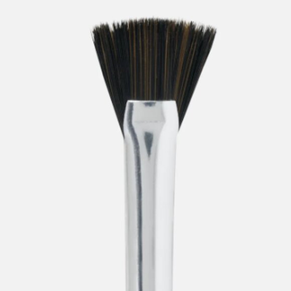 NWT - BH Cosmetics Fan Detailer Brush - Picture 1 of 12